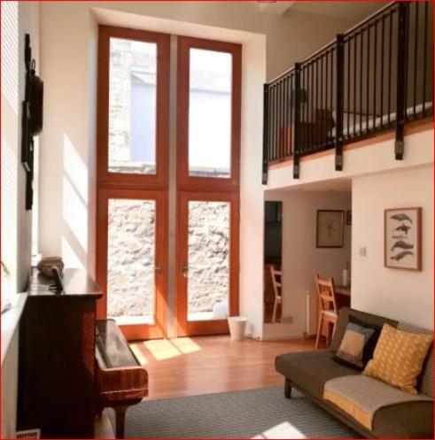 Central Mezzanine Apartment In Historic School Edinburgh Dış mekan fotoğraf