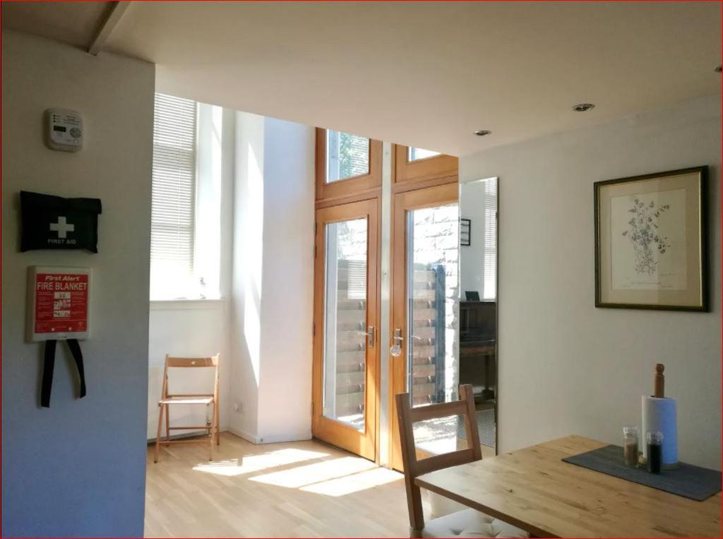 Central Mezzanine Apartment In Historic School Edinburgh Dış mekan fotoğraf