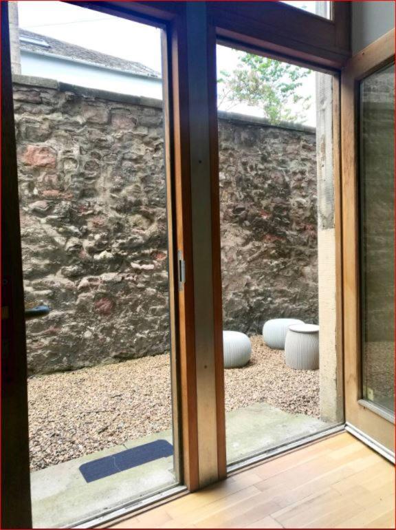 Central Mezzanine Apartment In Historic School Edinburgh Dış mekan fotoğraf