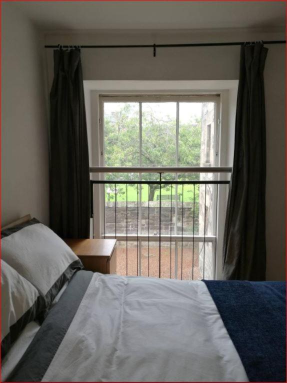 Central Mezzanine Apartment In Historic School Edinburgh Dış mekan fotoğraf