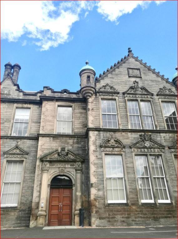 Central Mezzanine Apartment In Historic School Edinburgh Dış mekan fotoğraf